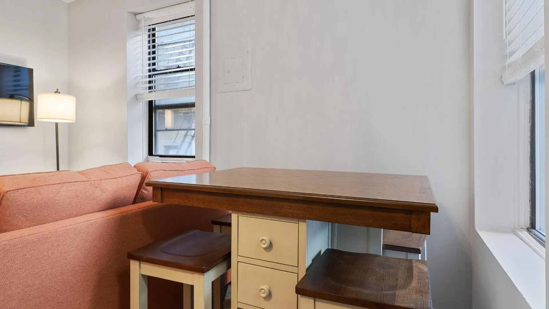 Inspiring Urban Life, Times Square Apartments نيو يورك الولايات المتحدة الأمريكية